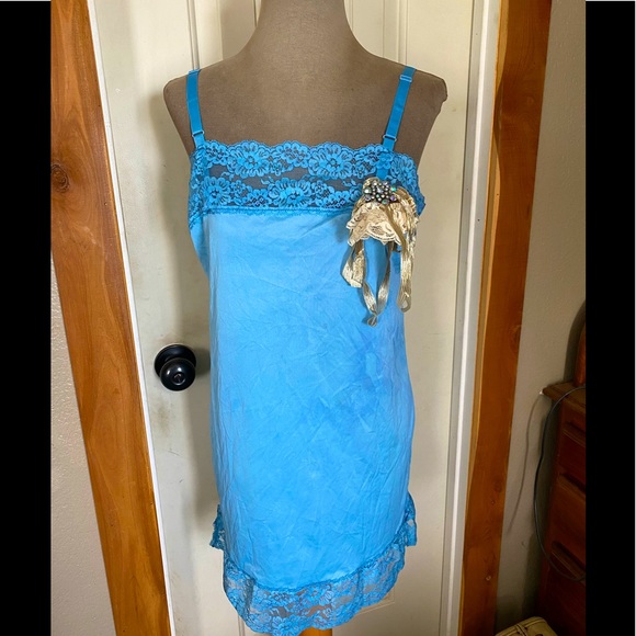 Slip/ - Picture 1 of 7